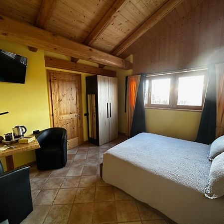 Castel Condino Chalet Chapeau Rar מראה חיצוני תמונה