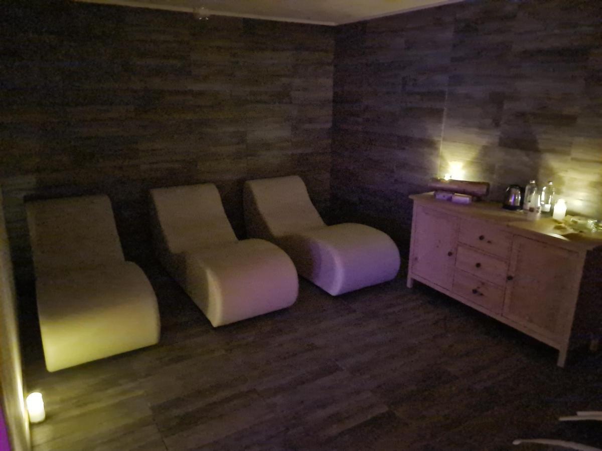 Castel Condino Chalet Chapeau Rar מראה חיצוני תמונה