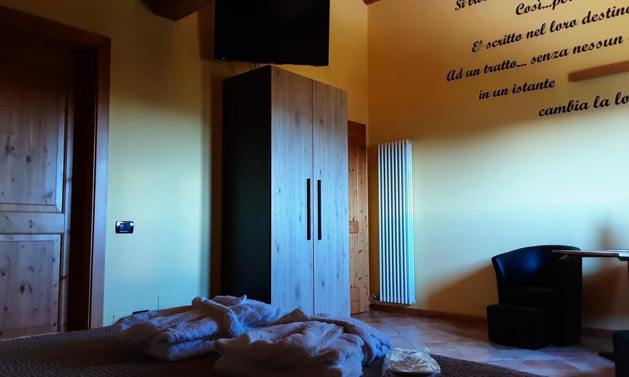 Castel Condino Chalet Chapeau Rar מראה חיצוני תמונה