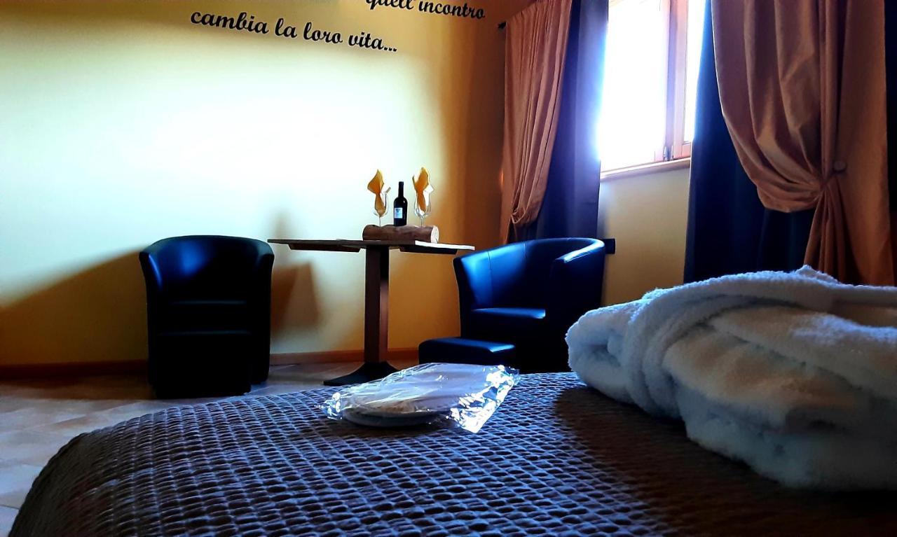 Castel Condino Chalet Chapeau Rar מראה חיצוני תמונה