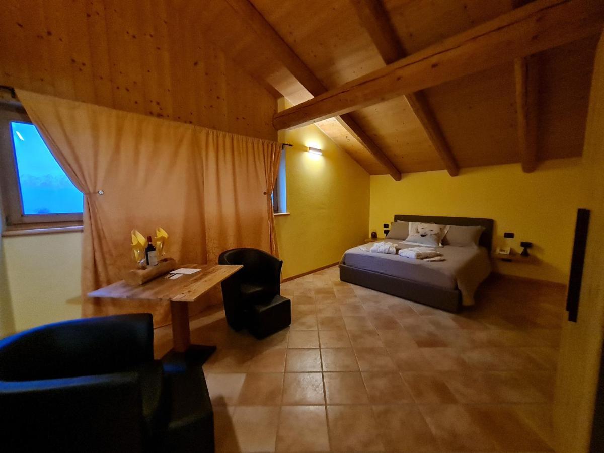 Castel Condino Chalet Chapeau Rar מראה חיצוני תמונה