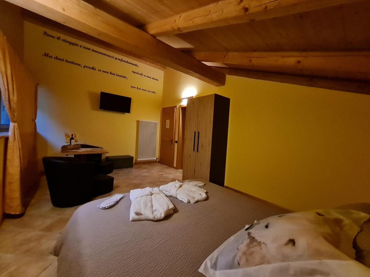 Castel Condino Chalet Chapeau Rar מראה חיצוני תמונה