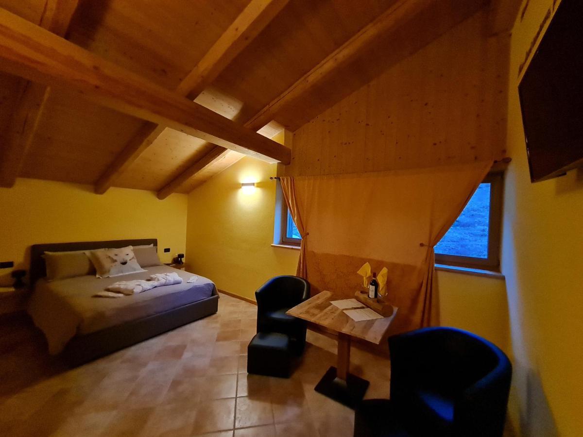 Castel Condino Chalet Chapeau Rar מראה חיצוני תמונה