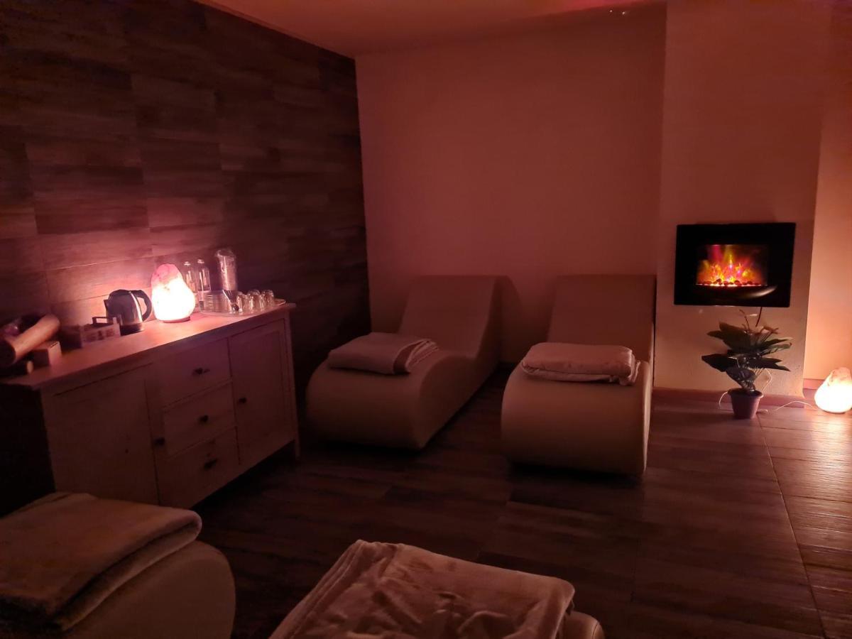 Castel Condino Chalet Chapeau Rar מראה חיצוני תמונה