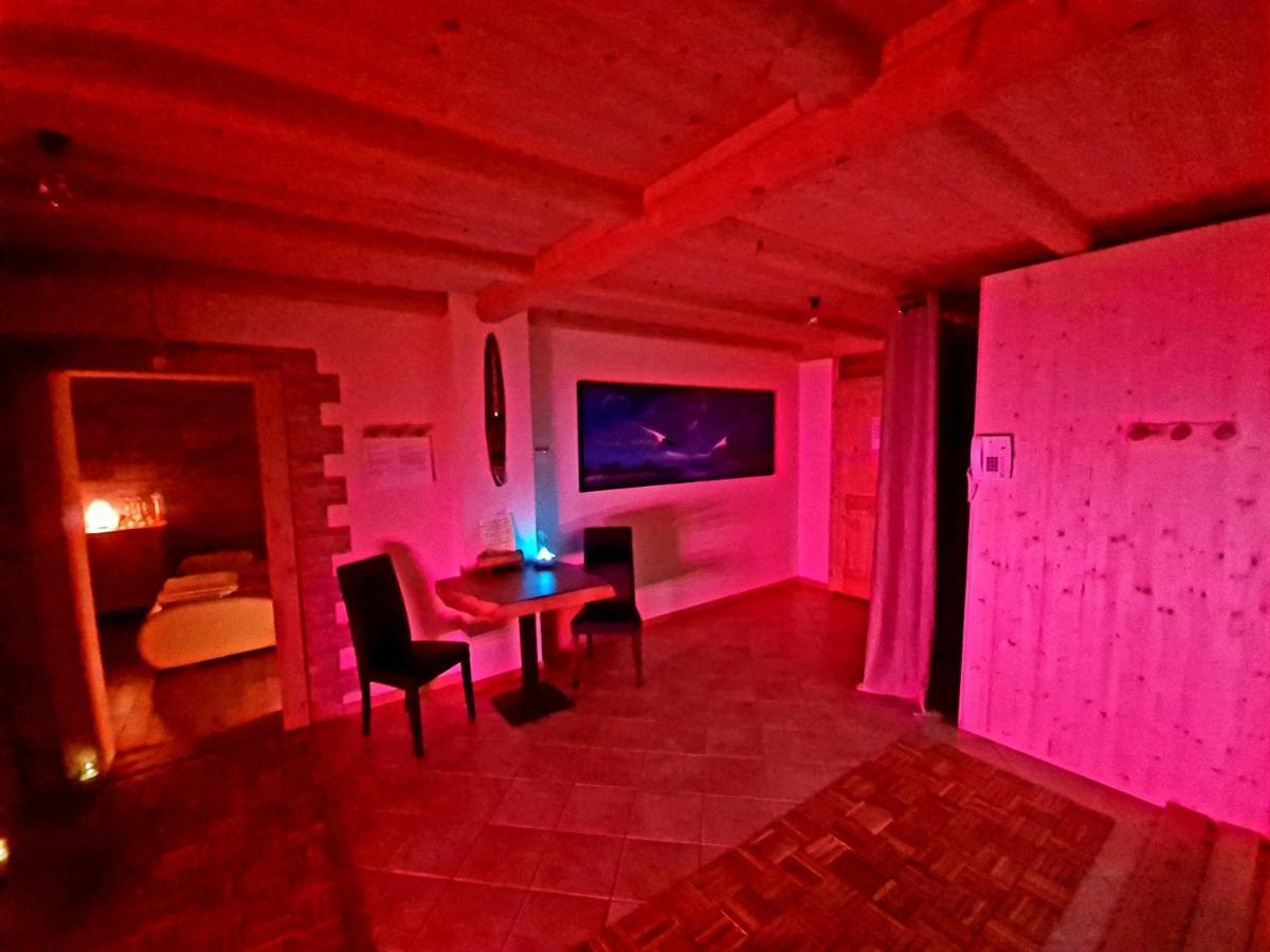Castel Condino Chalet Chapeau Rar מראה חיצוני תמונה