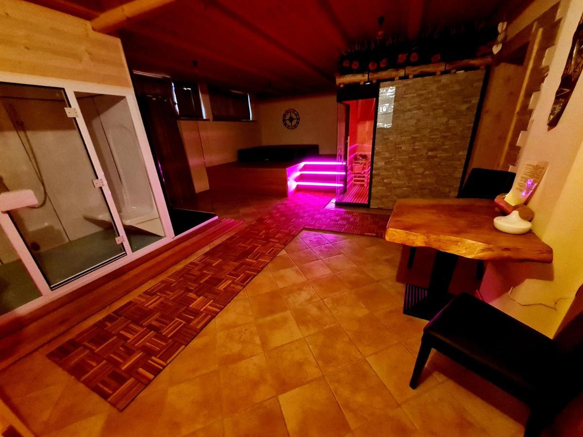 Castel Condino Chalet Chapeau Rar מראה חיצוני תמונה